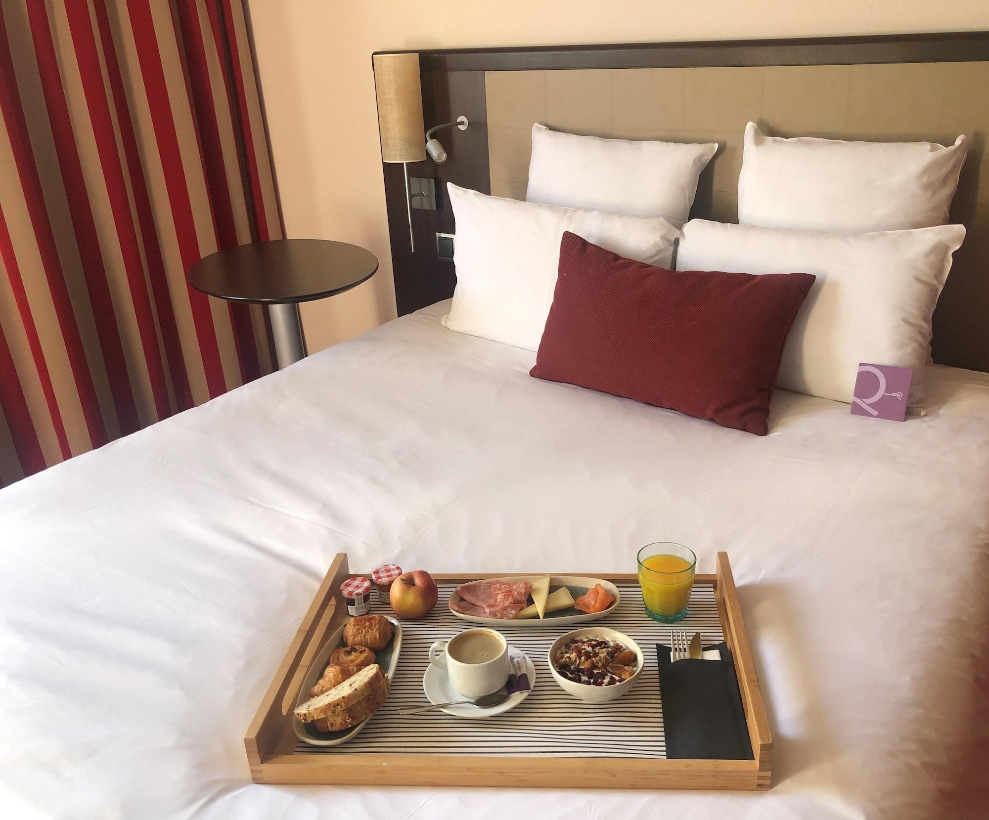 B&B Hotel Saint-Quentin-En-Yvelines Centre Gare 4 Etoiles Montigny-le-Bretonneux Eksteriør bilde