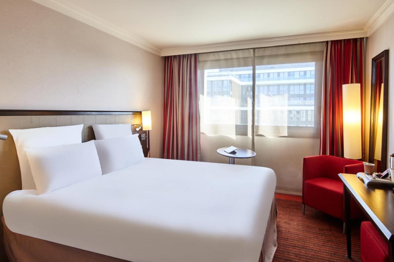 B&B Hotel Saint-Quentin-En-Yvelines Centre Gare 4 Etoiles Montigny-le-Bretonneux Eksteriør bilde