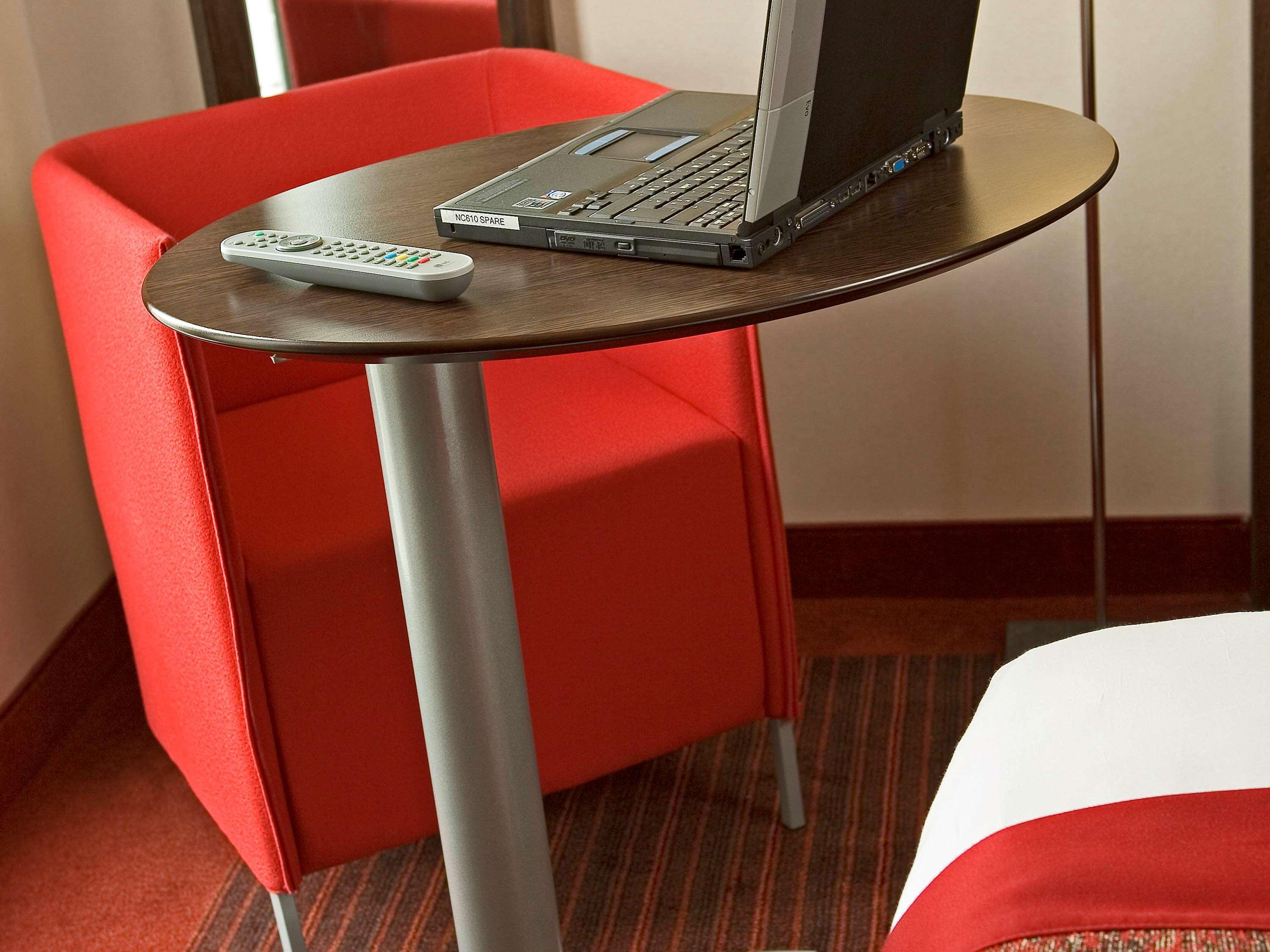 B&B Hotel Saint-Quentin-En-Yvelines Centre Gare 4 Etoiles Montigny-le-Bretonneux Eksteriør bilde