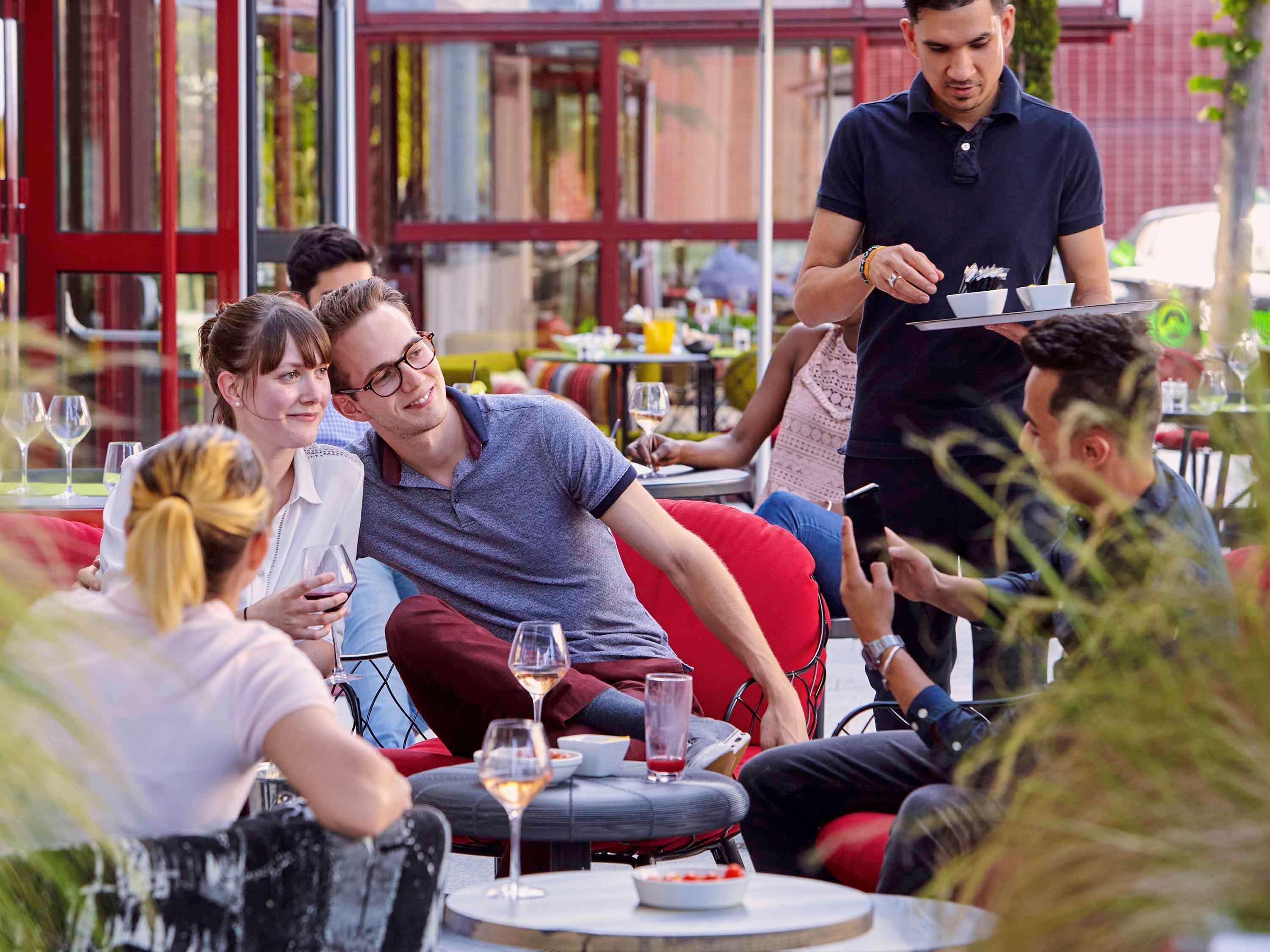 B&B Hotel Saint-Quentin-En-Yvelines Centre Gare 4 Etoiles Montigny-le-Bretonneux Eksteriør bilde