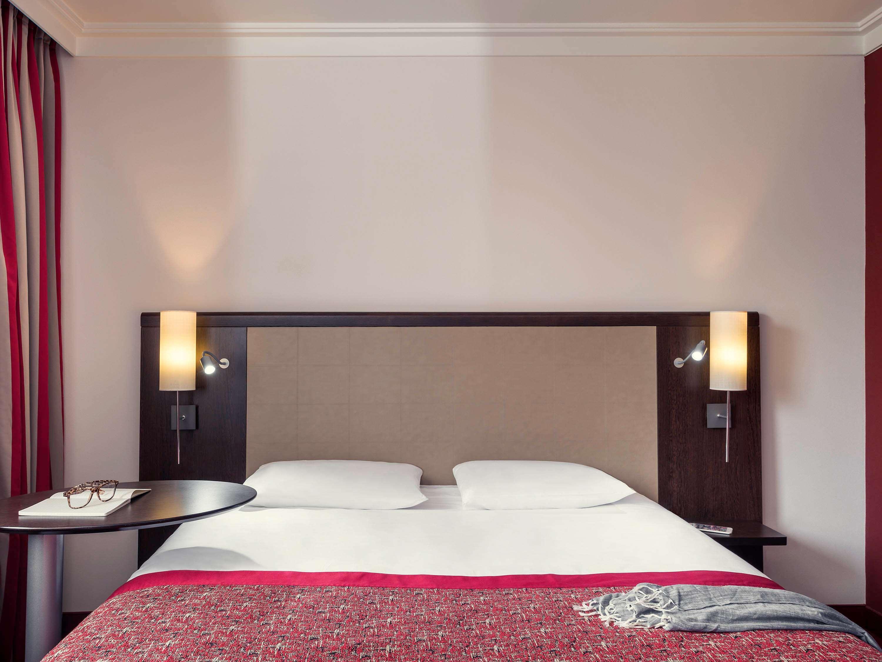 B&B Hotel Saint-Quentin-En-Yvelines Centre Gare 4 Etoiles Montigny-le-Bretonneux Eksteriør bilde