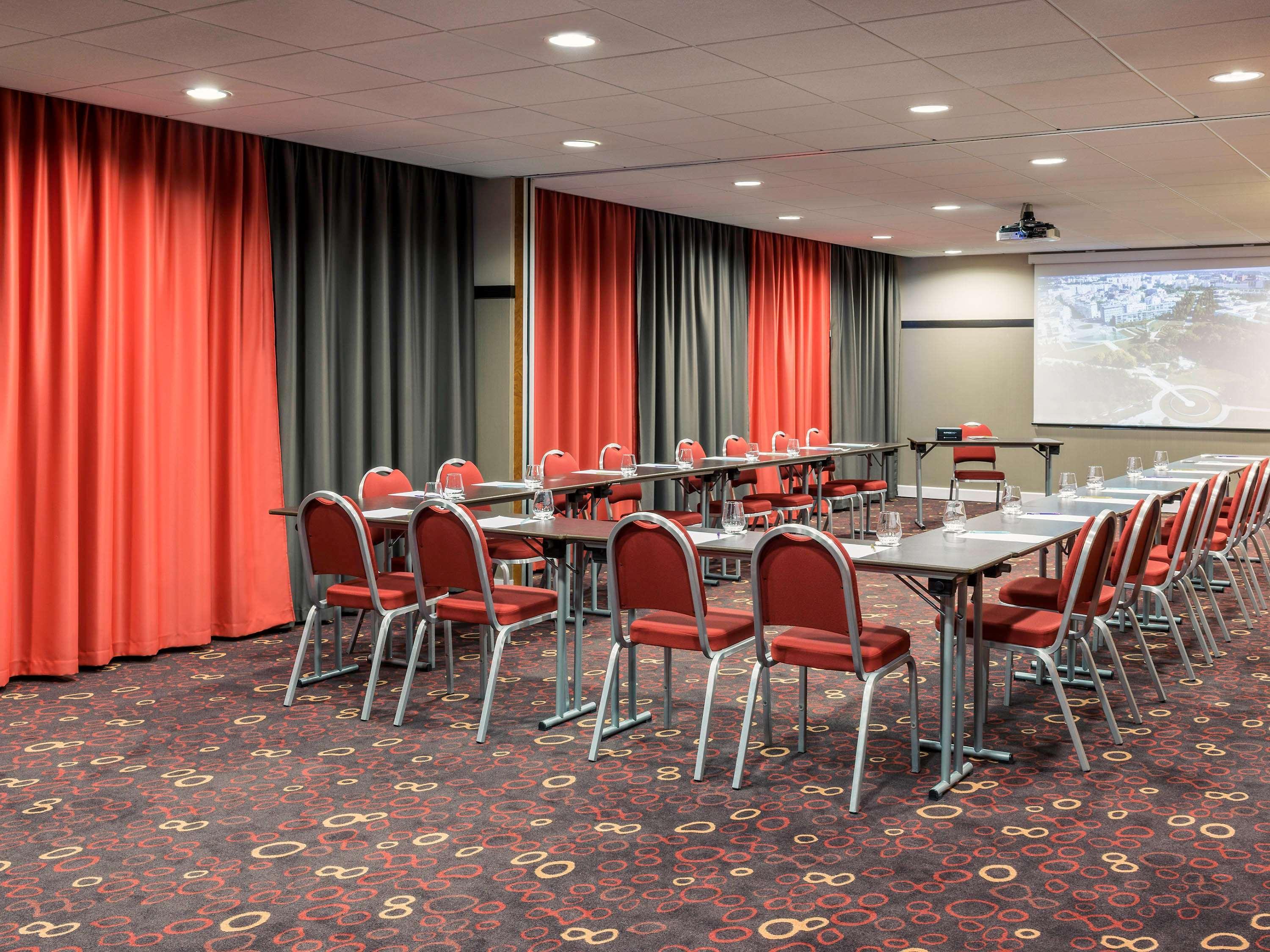 B&B Hotel Saint-Quentin-En-Yvelines Centre Gare 4 Etoiles Montigny-le-Bretonneux Eksteriør bilde