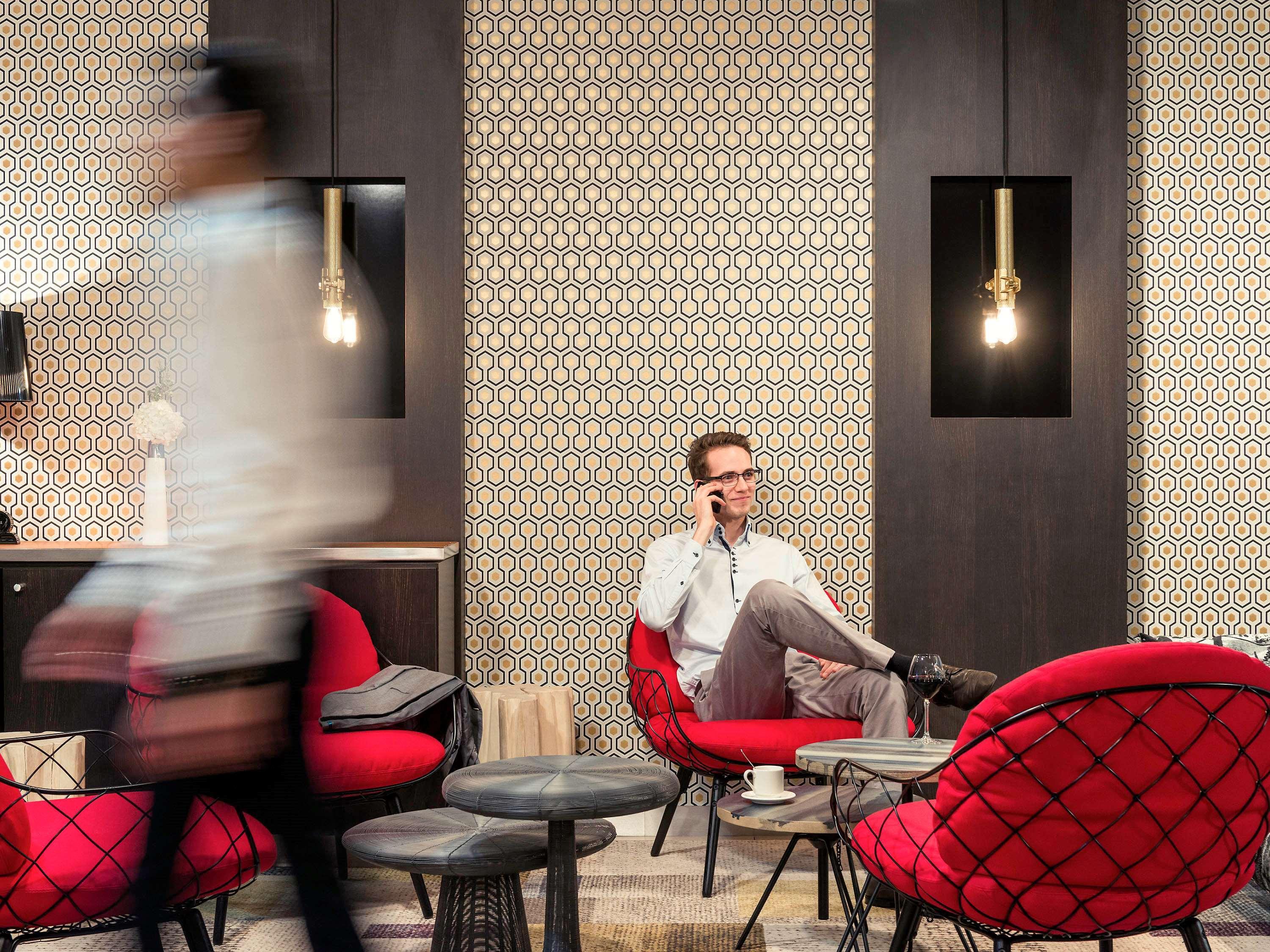 B&B Hotel Saint-Quentin-En-Yvelines Centre Gare 4 Etoiles Montigny-le-Bretonneux Eksteriør bilde