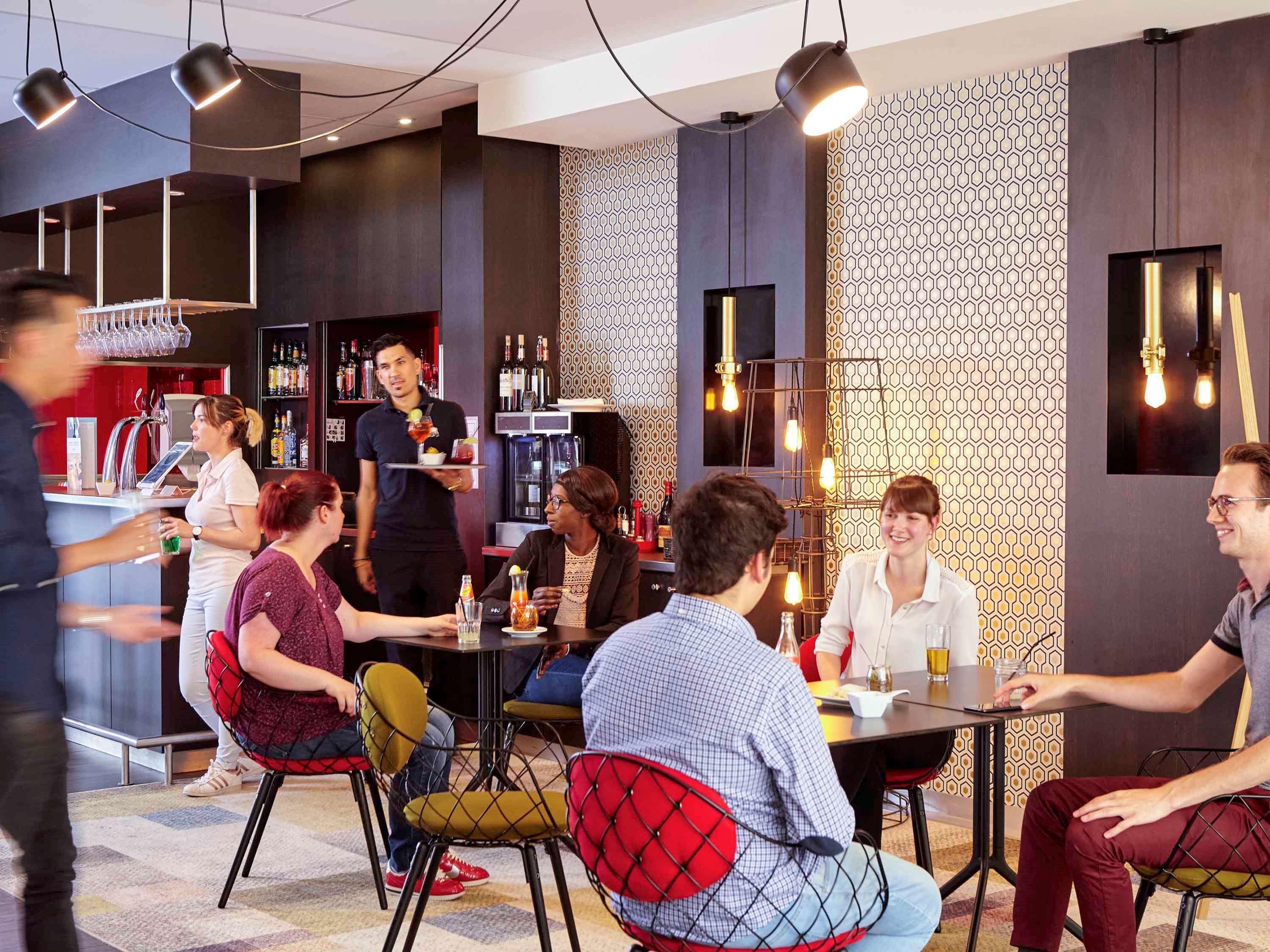 B&B Hotel Saint-Quentin-En-Yvelines Centre Gare 4 Etoiles Montigny-le-Bretonneux Eksteriør bilde