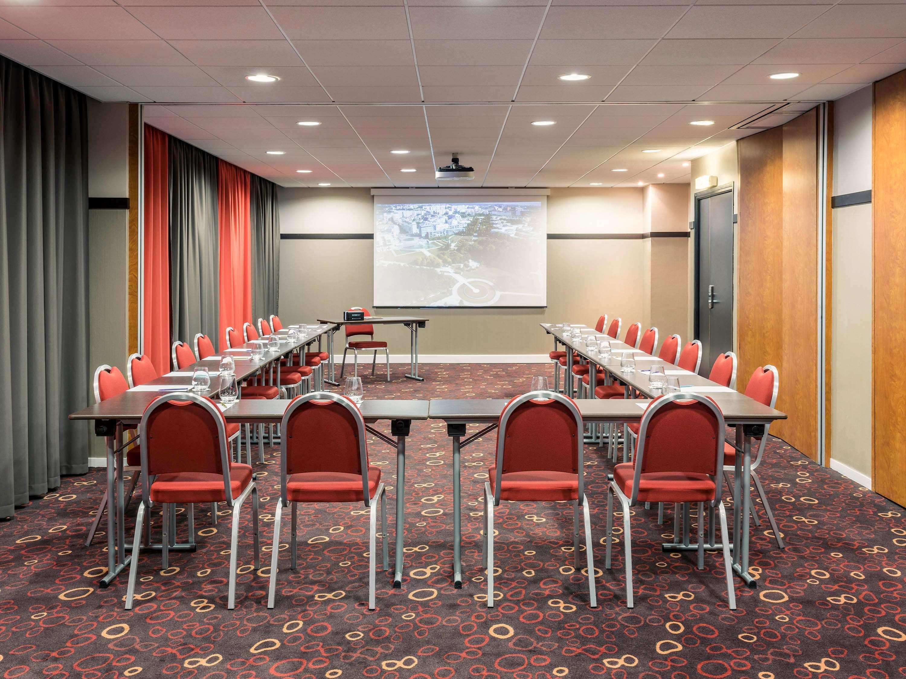 B&B Hotel Saint-Quentin-En-Yvelines Centre Gare 4 Etoiles Montigny-le-Bretonneux Eksteriør bilde