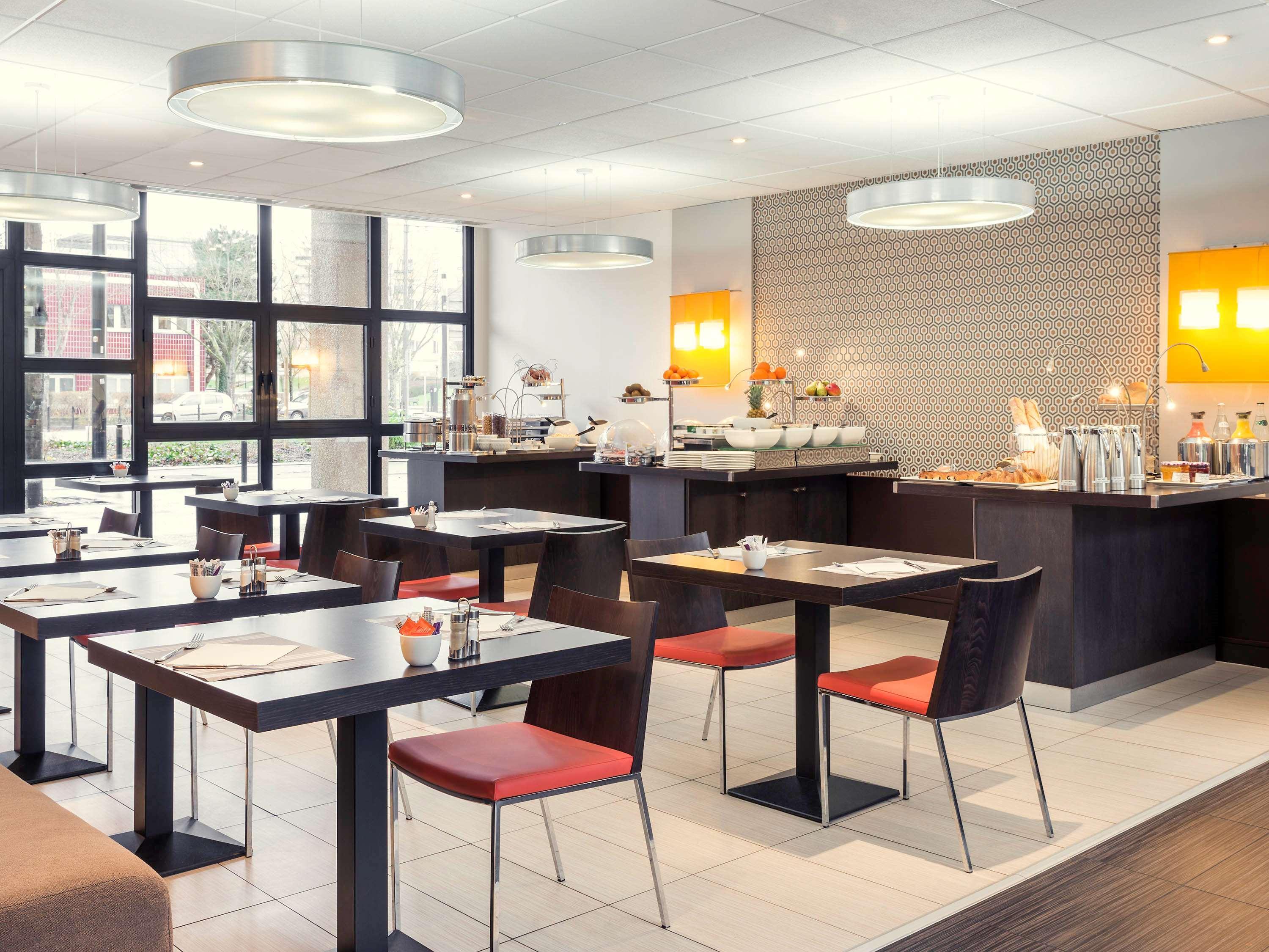 B&B Hotel Saint-Quentin-En-Yvelines Centre Gare 4 Etoiles Montigny-le-Bretonneux Eksteriør bilde