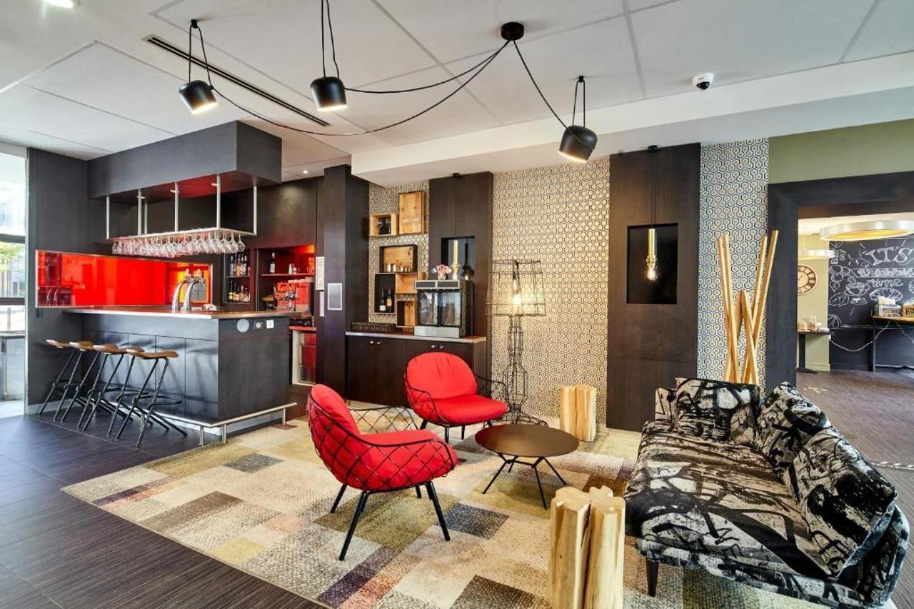 B&B Hotel Saint-Quentin-En-Yvelines Centre Gare 4 Etoiles Montigny-le-Bretonneux Eksteriør bilde