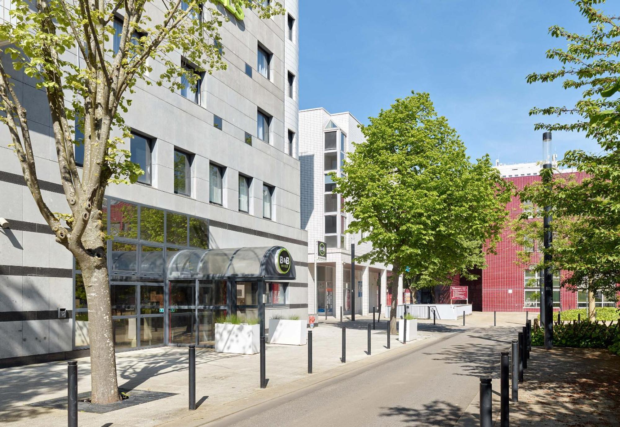 B&B Hotel Saint-Quentin-En-Yvelines Centre Gare 4 Etoiles Montigny-le-Bretonneux Eksteriør bilde