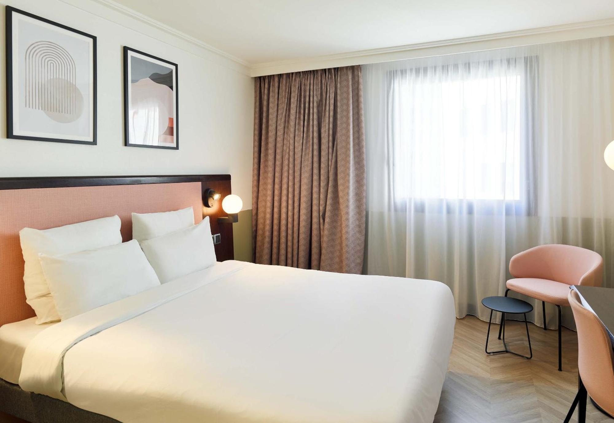 B&B Hotel Saint-Quentin-En-Yvelines Centre Gare 4 Etoiles Montigny-le-Bretonneux Eksteriør bilde