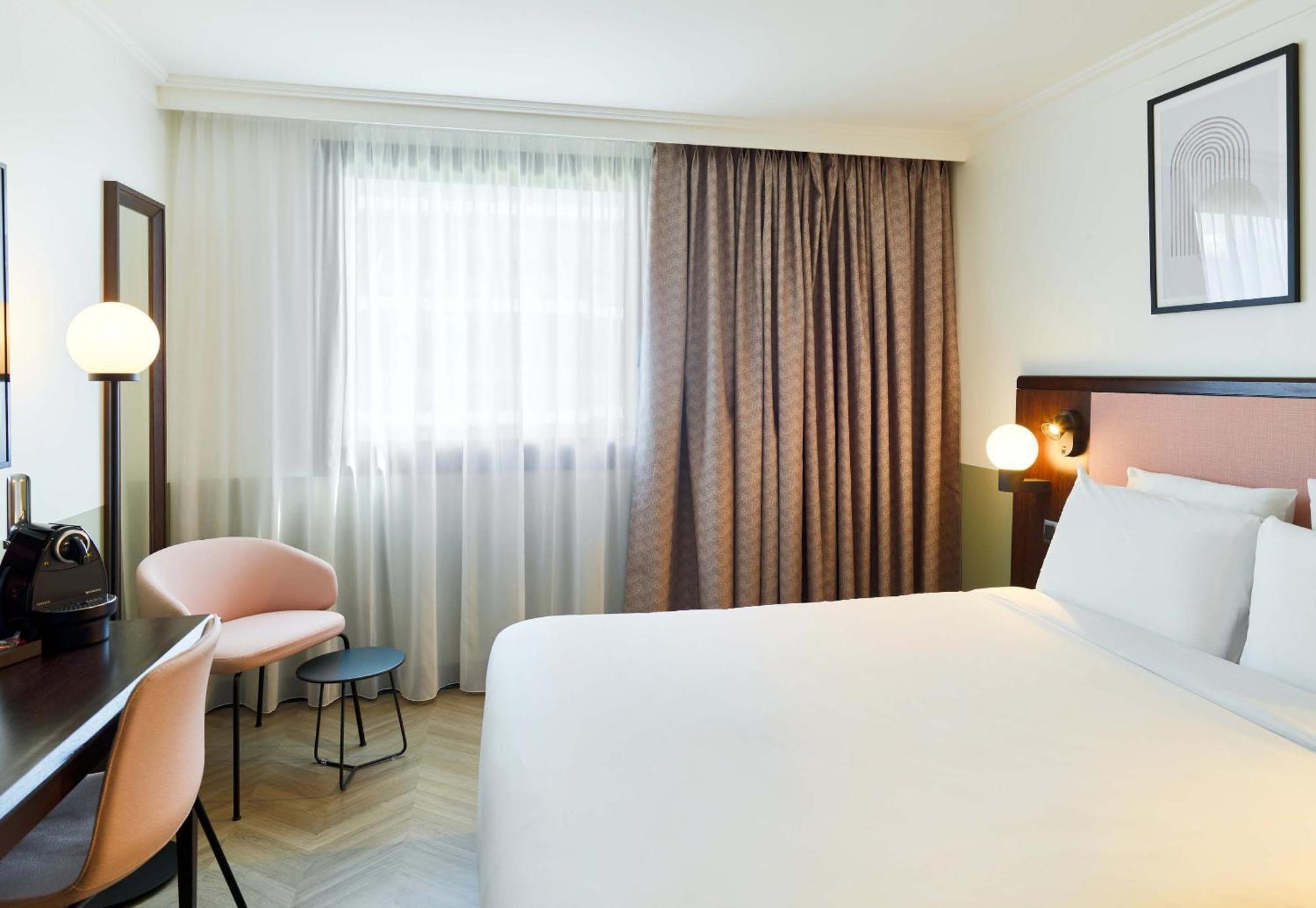 B&B Hotel Saint-Quentin-En-Yvelines Centre Gare 4 Etoiles Montigny-le-Bretonneux Eksteriør bilde