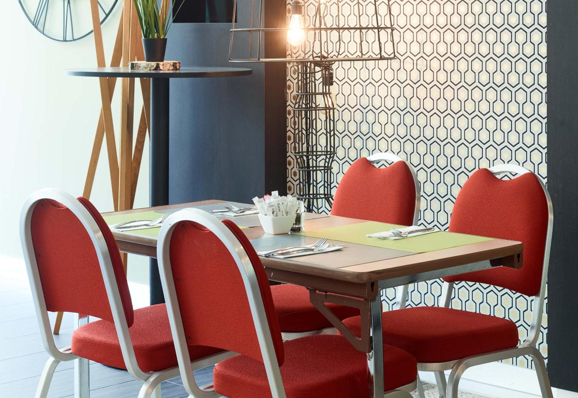B&B Hotel Saint-Quentin-En-Yvelines Centre Gare 4 Etoiles Montigny-le-Bretonneux Eksteriør bilde