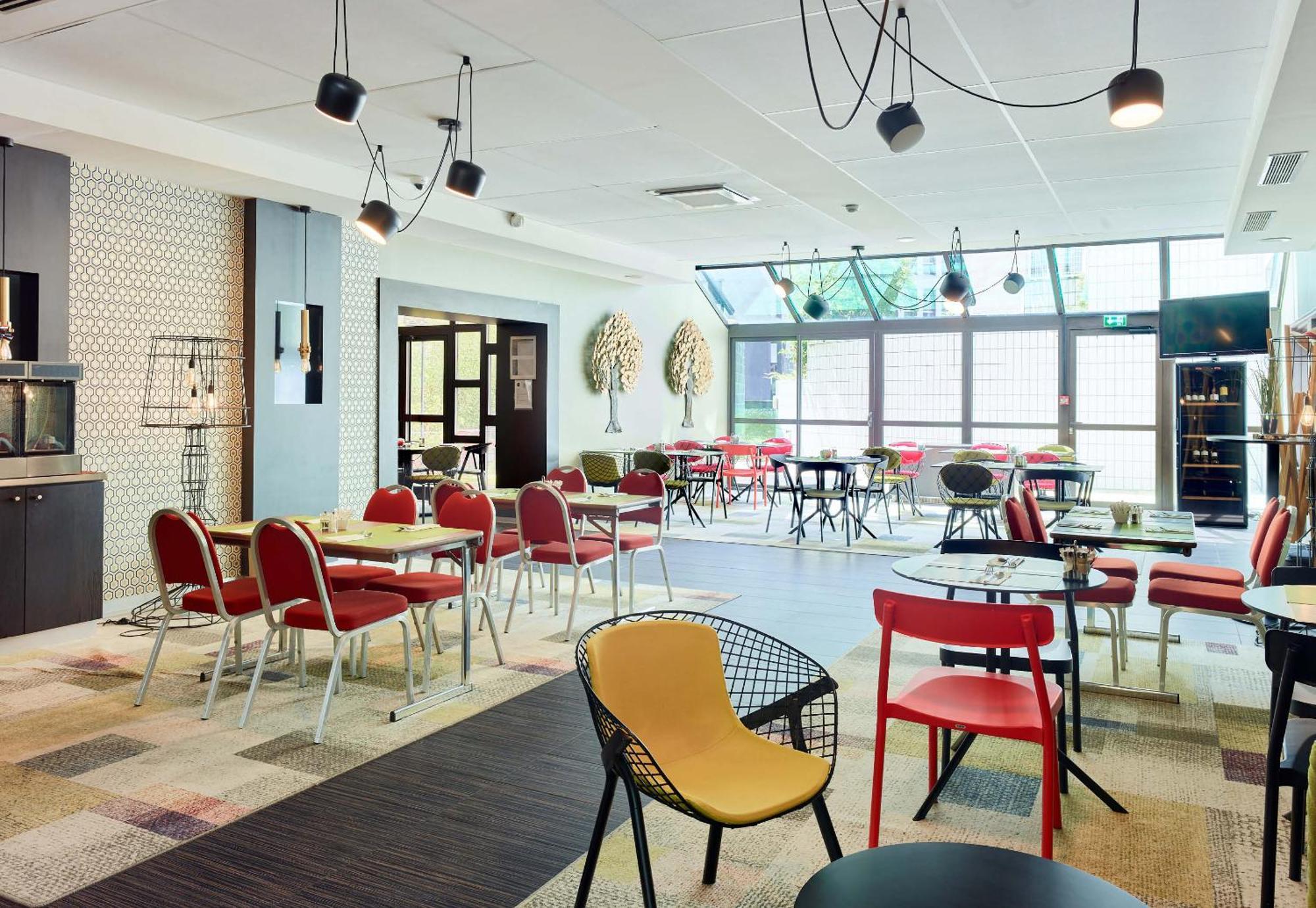 B&B Hotel Saint-Quentin-En-Yvelines Centre Gare 4 Etoiles Montigny-le-Bretonneux Eksteriør bilde