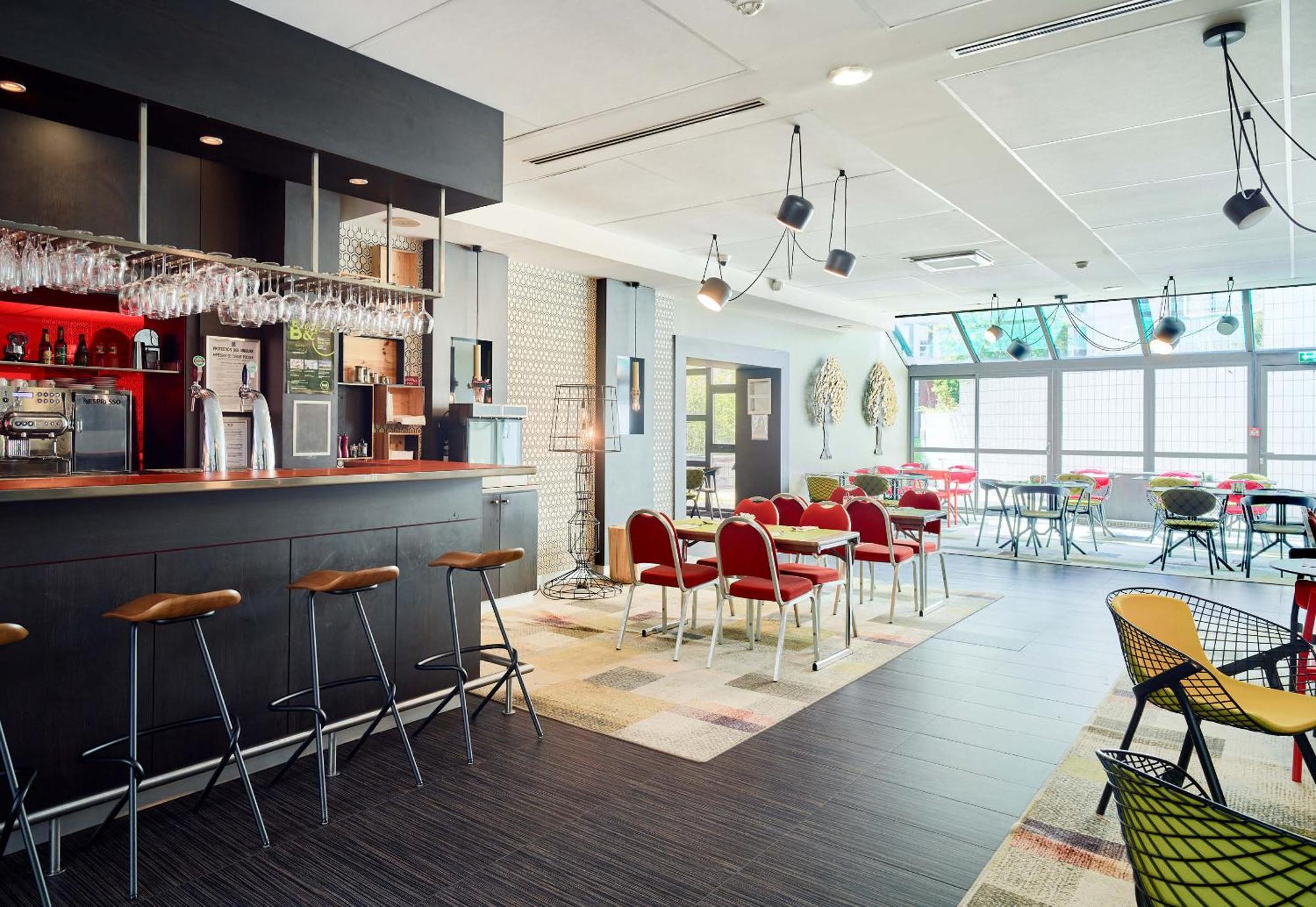 B&B Hotel Saint-Quentin-En-Yvelines Centre Gare 4 Etoiles Montigny-le-Bretonneux Eksteriør bilde