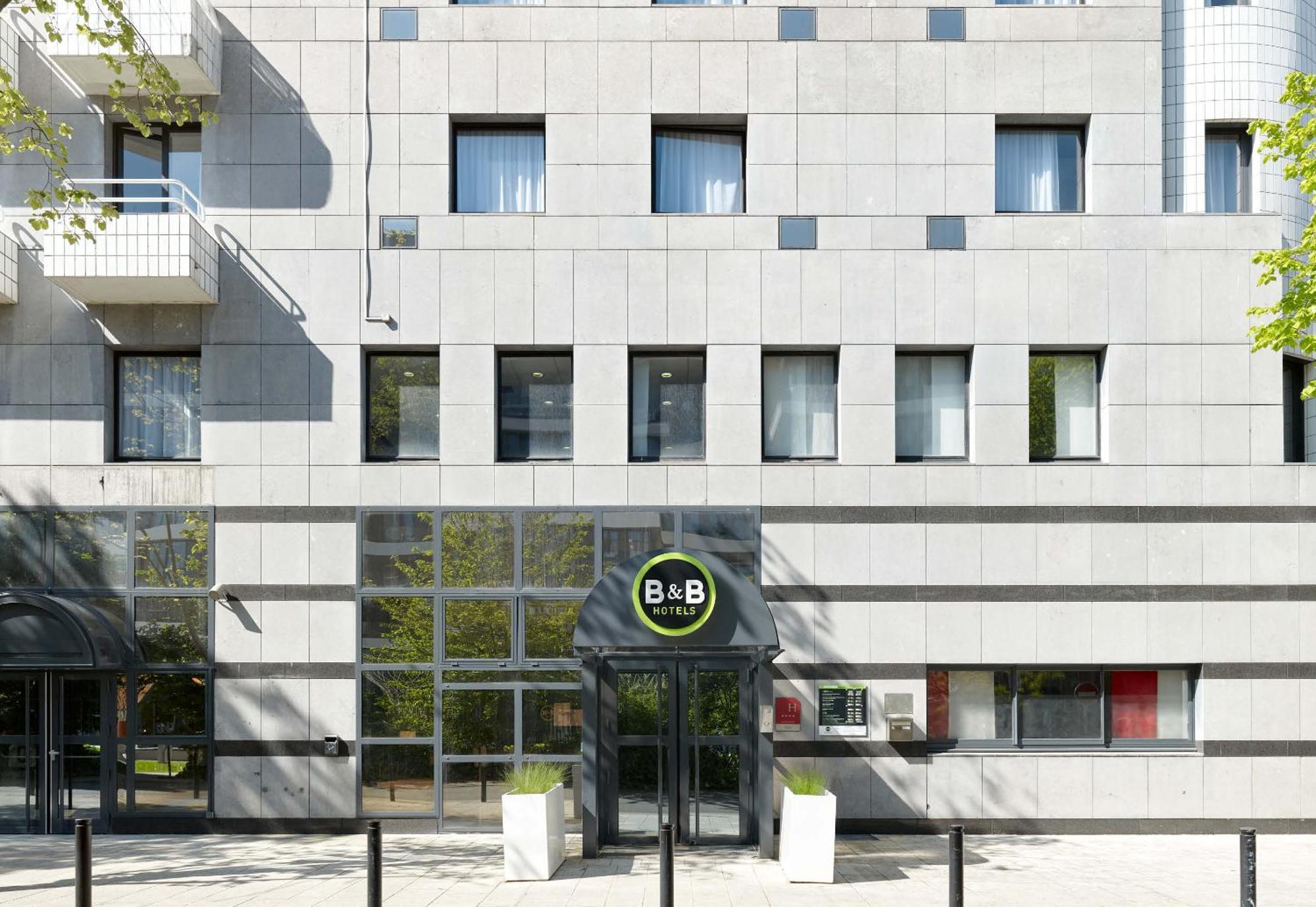 B&B Hotel Saint-Quentin-En-Yvelines Centre Gare 4 Etoiles Montigny-le-Bretonneux Eksteriør bilde